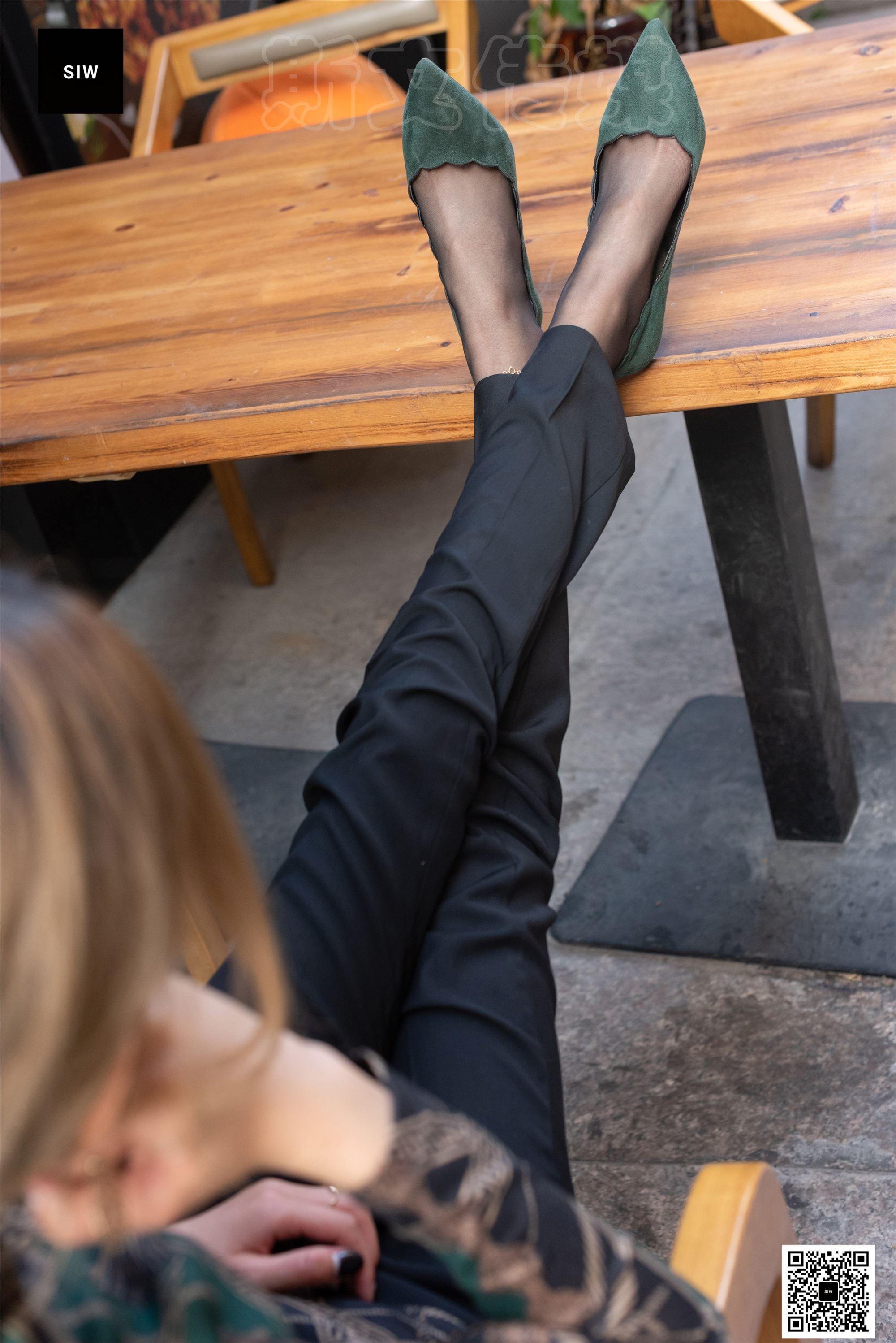 SIW斯文传媒 063 欧版翠绿印花高领长袖打底衫 - 新芳